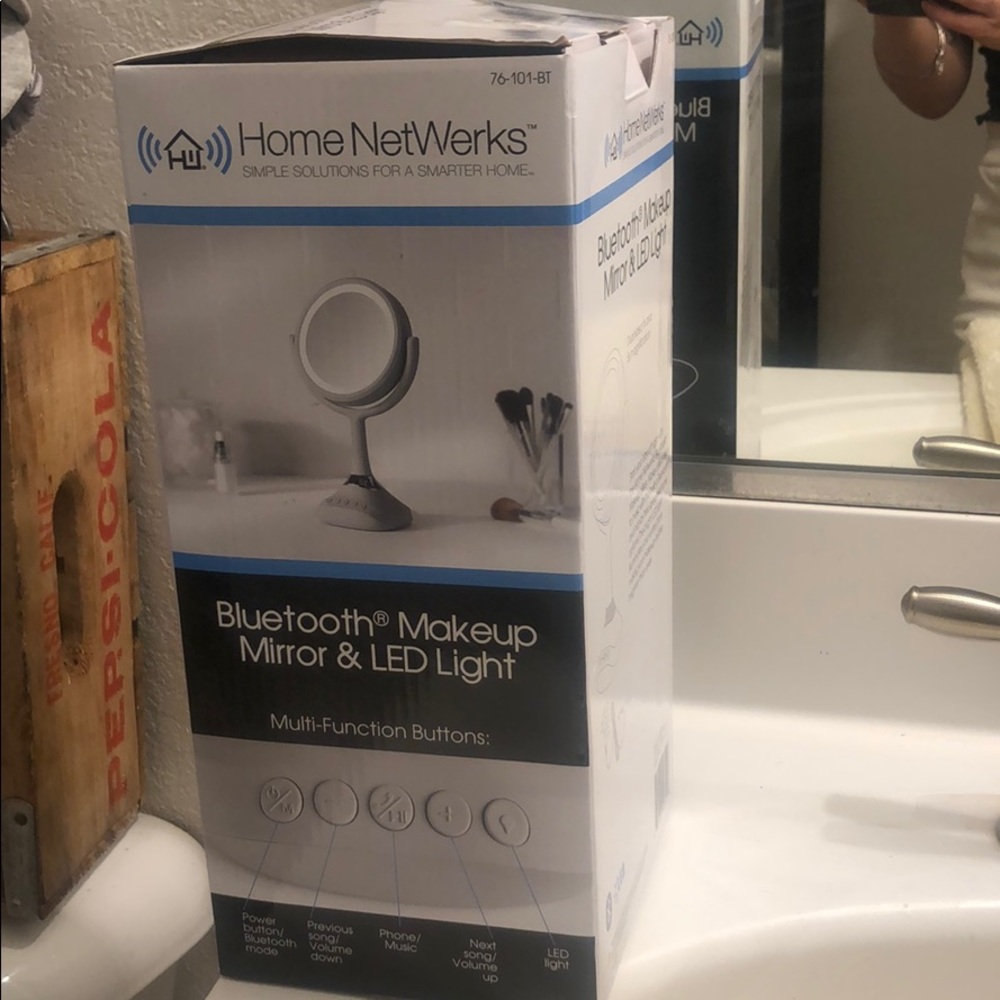 Brand new Bluetooth makeup mirror led light